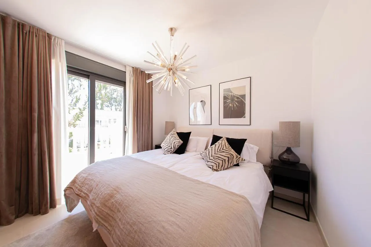 Charming Townhouse/5Bedrs/Front Beach/Private Pool Marbella Holiday home