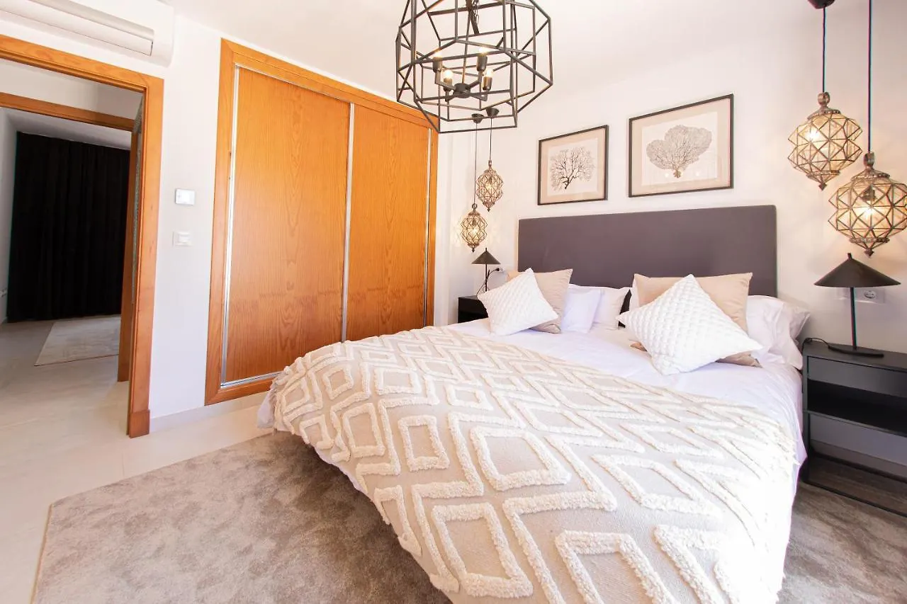 Charming Townhouse/5Bedrs/Front Beach/Private Pool Marbella