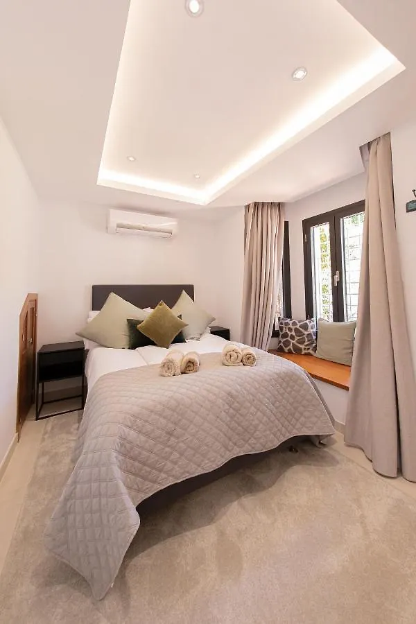 Charming Townhouse/5Bedrs/Front Beach/Private Pool Marbella