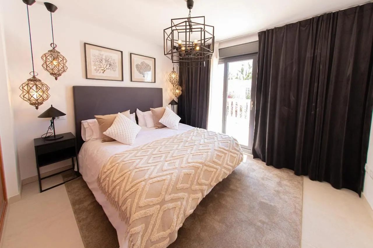 Ferienhaus Charming Townhouse/5Bedrs/Front Beach/Private Pool Marbella