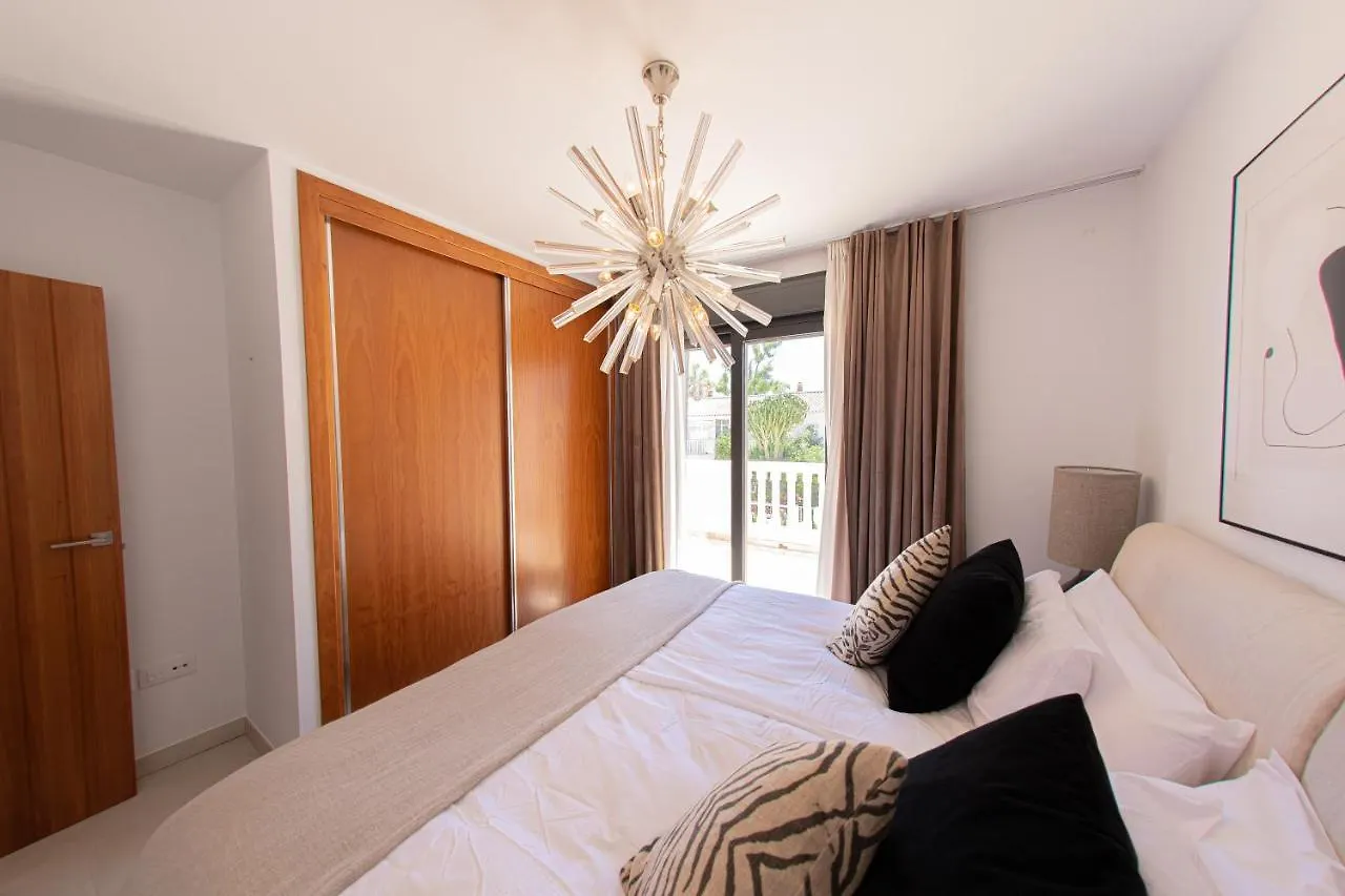 Charming Townhouse/5Bedrs/Front Beach/Private Pool Marbella