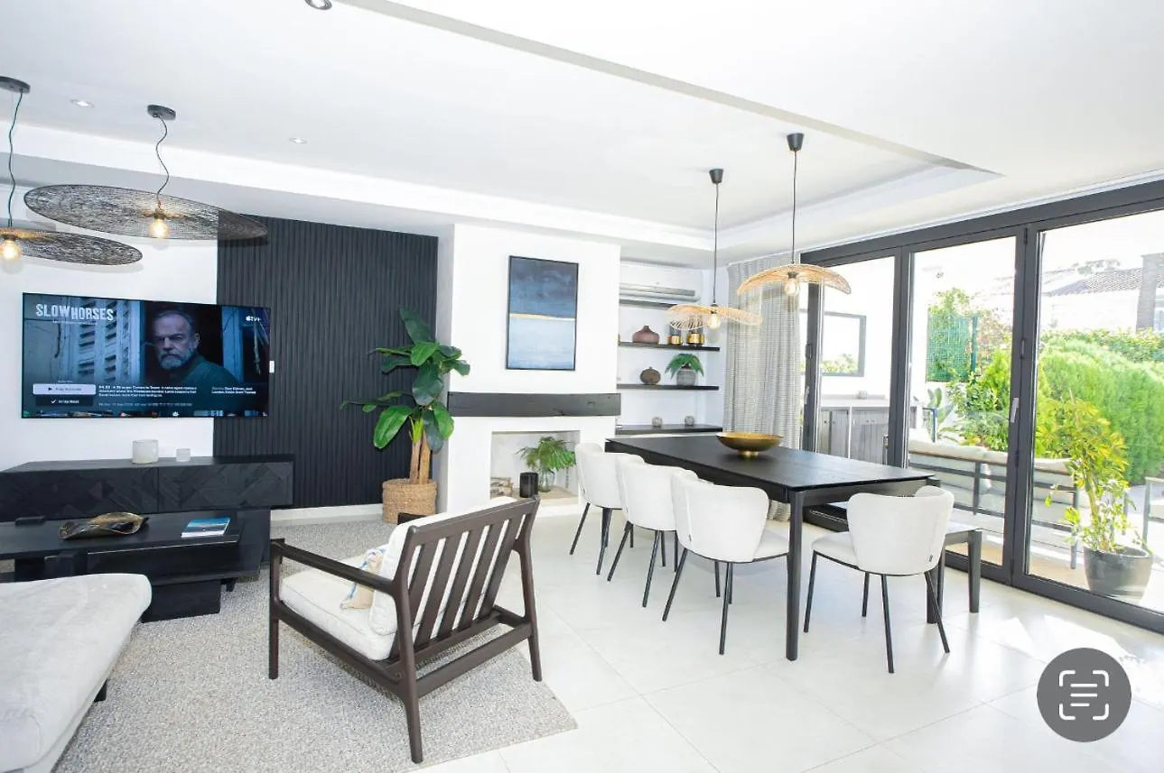 Ferienhaus Charming Townhouse/5Bedrs/Front Beach/Private Pool Marbella